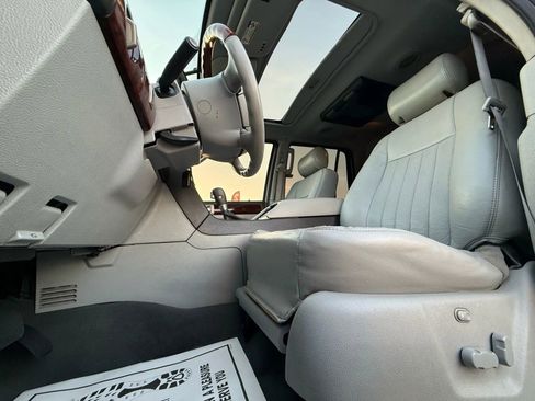 Used 2004 Lincoln Navigator 2WD image 33