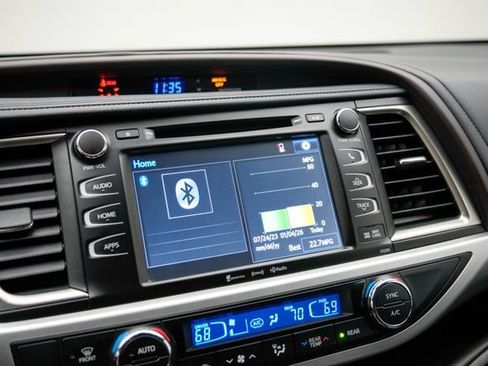 Used 2019 Toyota Highlander XLE AWD/4WD image 21