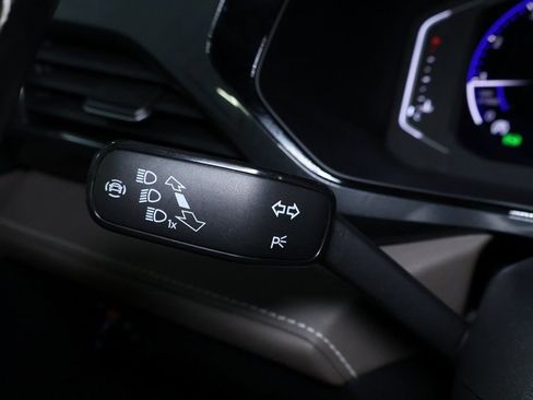 Used 2022 Volkswagen Taos SEL image 24