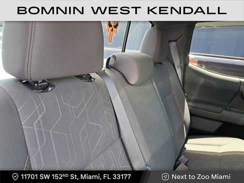 Used 2017 Toyota Tacoma SR image 9