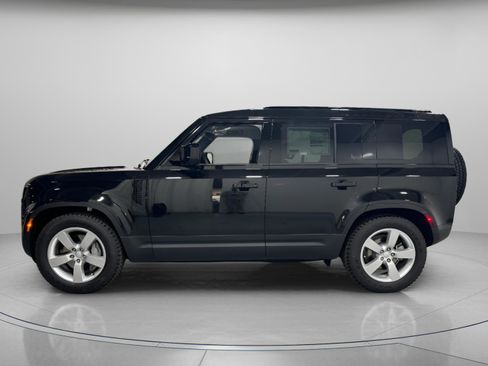 Used 2025 Land Rover Defender 110 S image 2