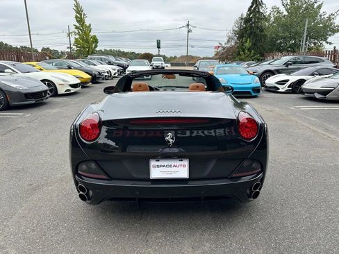 Used 2013 Ferrari California image 31