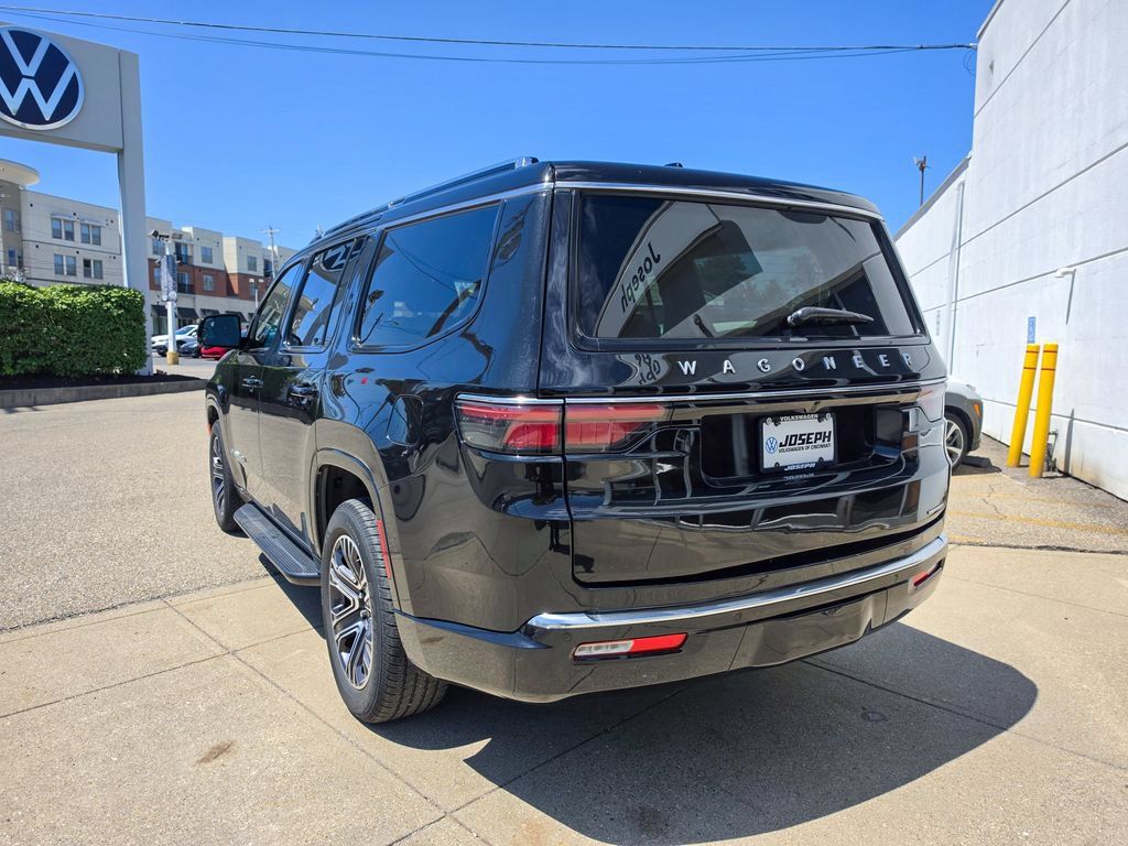 Used 2024 Jeep Wagoneer Series II AWD/4WD image 3