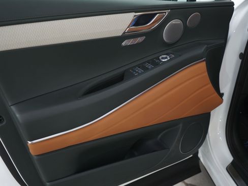 Used 2025 Genesis GV80 3.5T Prestige image 25