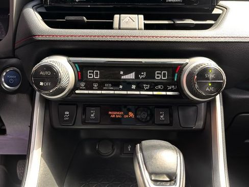 Used 2021 Toyota RAV4 SE w/ Weather & Moonroof Package AWD/4WD image 25