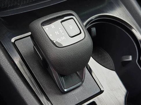 Used 2023 Nissan Rogue SV FWD image 17