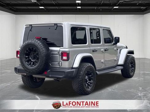 Used 2018 Jeep Wrangler Unlimited Sahara AWD/4WD image 5