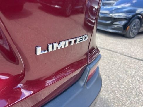 Used 2019 Jeep Cherokee Limited AWD/4WD image 24