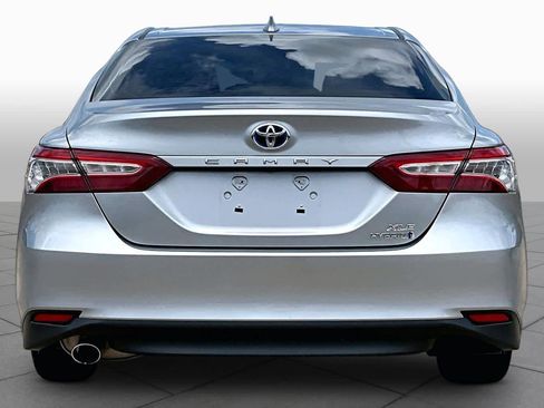Used 2020 Toyota Camry XLE FWD image 5