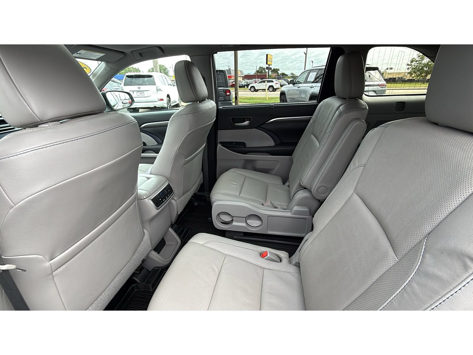 Used 2019 Toyota Highlander Limited AWD/4WD image 39