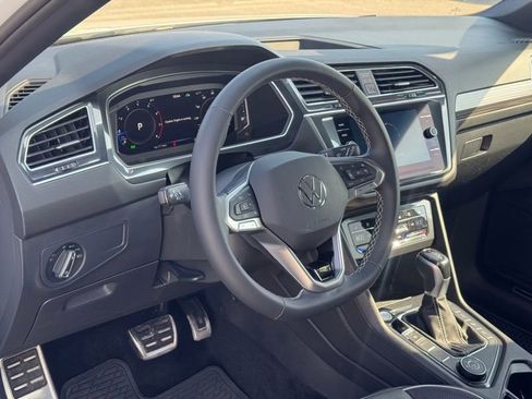 Used 2023 Volkswagen Tiguan SEL R-Line image 12