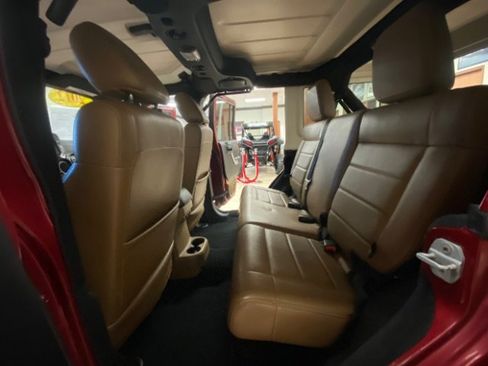 Used 2012 Jeep Wrangler Unlimited Rubicon w/ Dual Top Group image 19