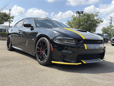 Used 2022 Dodge Charger Scat Pack w/ Dynamics Package RWD image 28