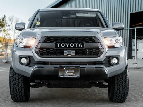 Used 2021 Toyota Tacoma SR5 w/ Technology Package image 4