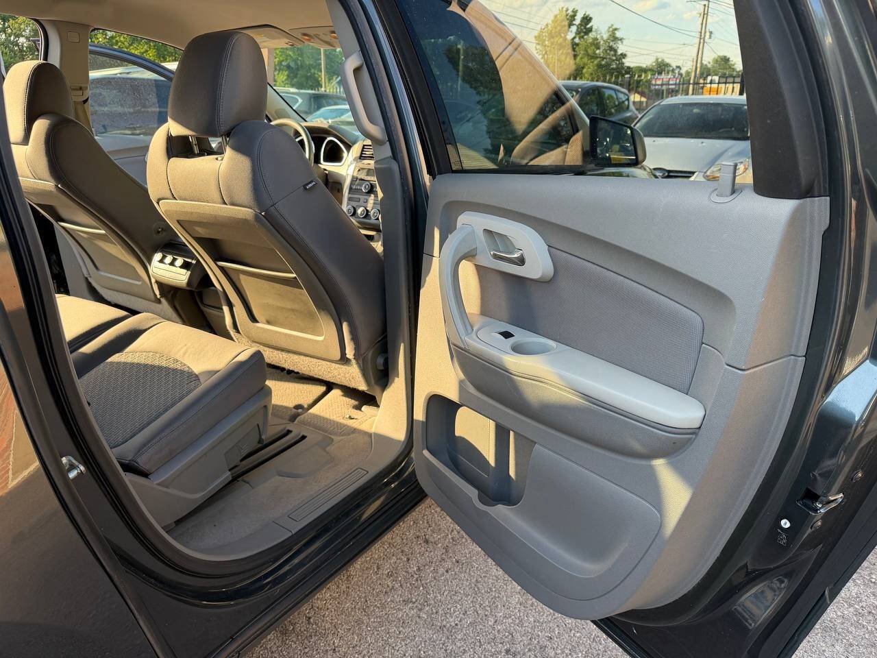Used 2011 Chevrolet Traverse LS FWD image 18