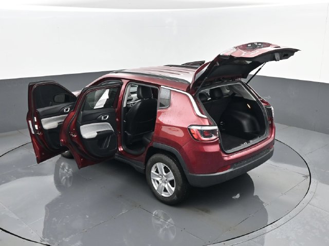 Used 2022 Jeep Compass Latitude AWD/4WD image 25