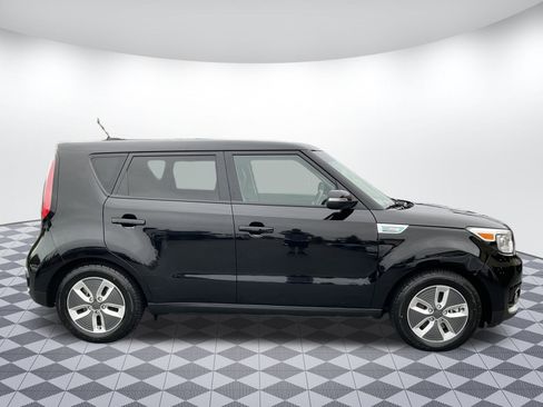 Used 2018 Kia Soul EV + w/ Sun & Fun Package image 2