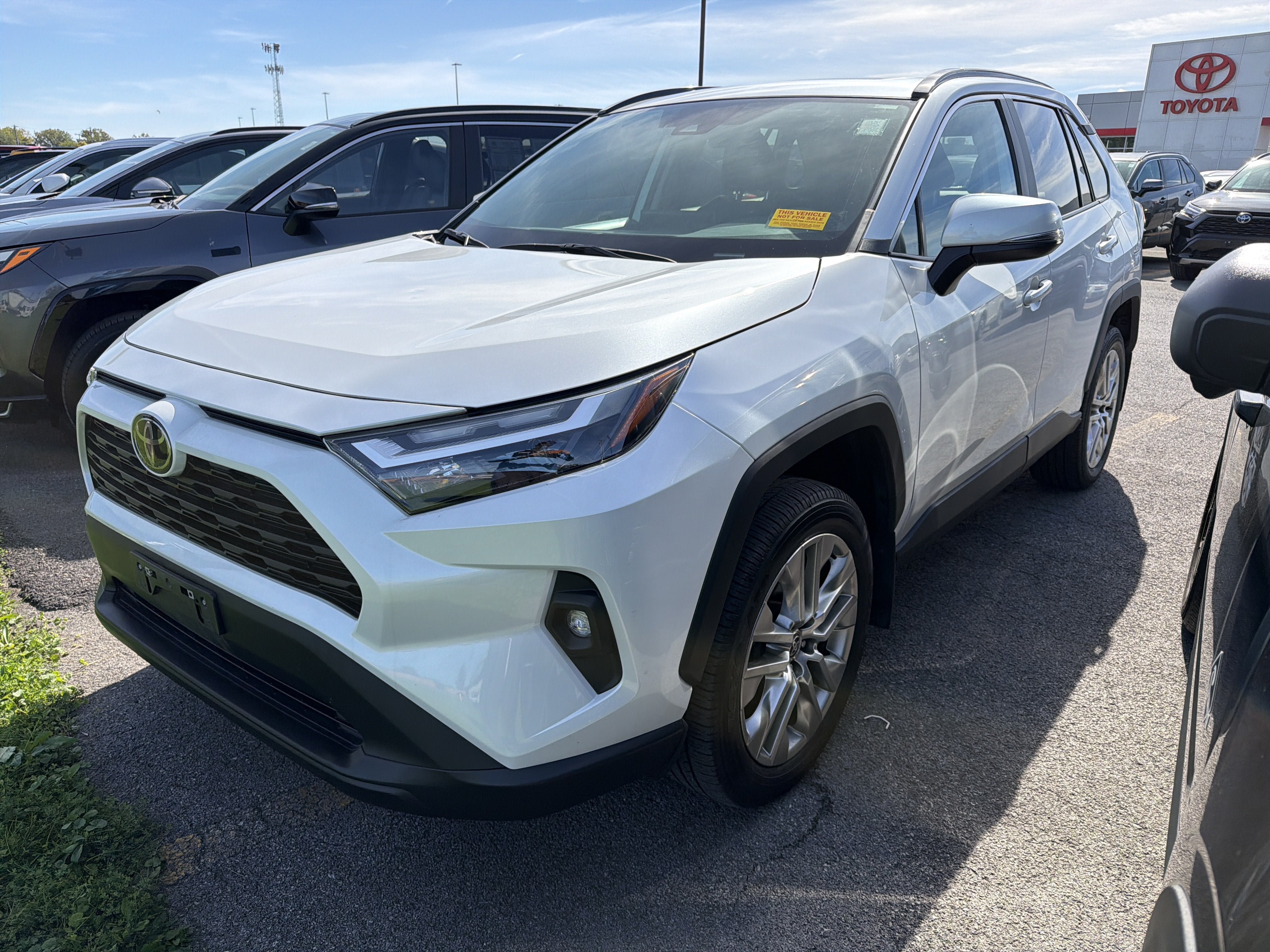 Used 2023 Toyota RAV4 XLE Premium AWD/4WD image 4