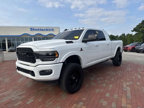 Used 2022 RAM 2500 Limited AWD/4WD image 4