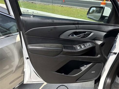 Used 2021 Chevrolet Traverse LT w/ LT Premium Package image 19