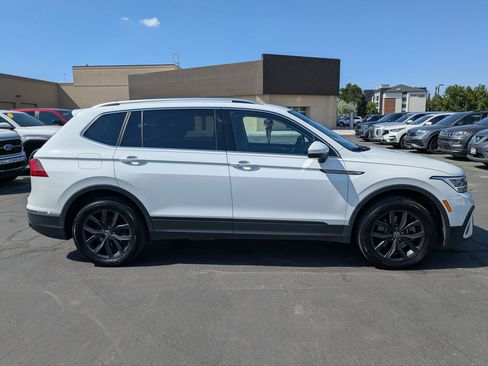 Used 2024 Volkswagen Tiguan SE AWD/4WD image 2