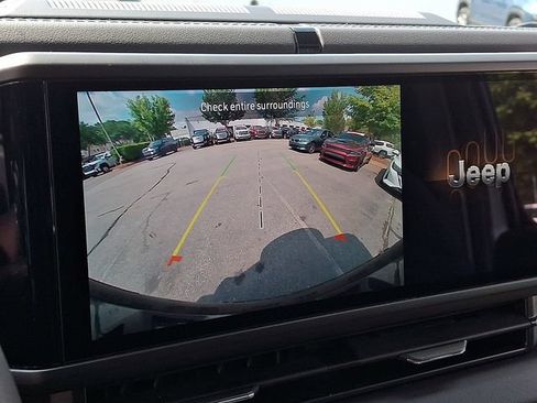 Used 2024 Jeep Wrangler Unlimited Sahara AWD/4WD image 17