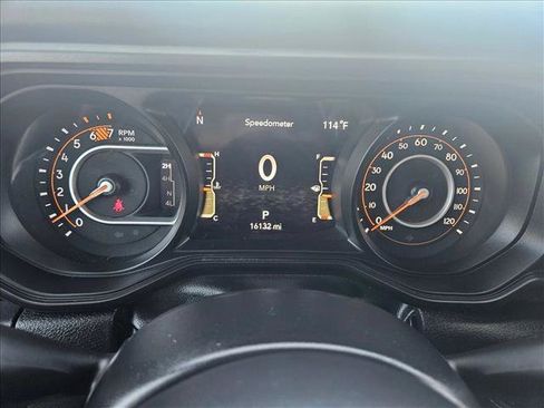 Used 2024 Jeep Wrangler Unlimited Sahara w/ Technology Group AWD/4WD image 11