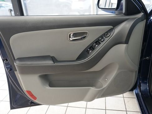 Used 2010 Hyundai Elantra GLS FWD image 17