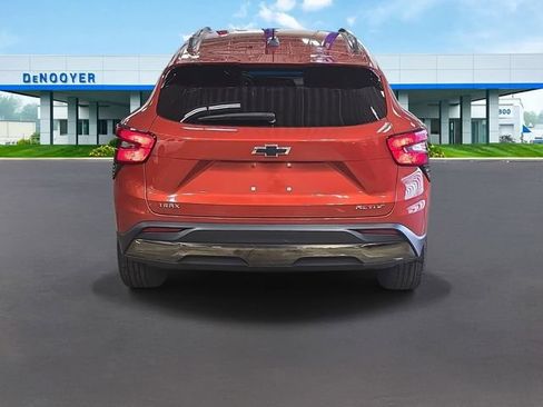 Used 2024 Chevrolet Trax ACTIV w/ Sunroof Package FWD image 11