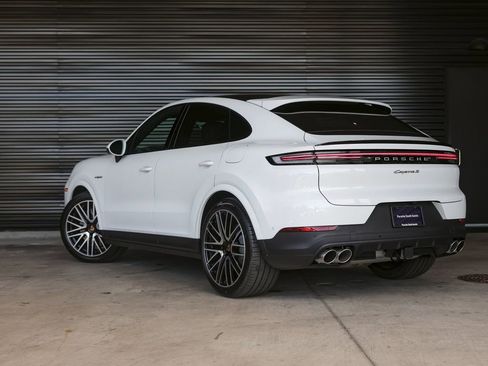 New 2026 Porsche Cayenne S AWD/4WD image 3