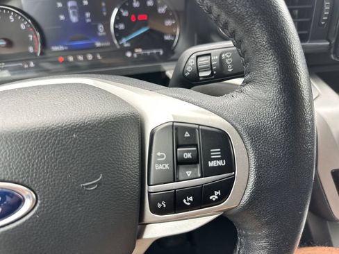 Used 2022 Ford Explorer XLT w/ Equipment Group 202A RWD image 11