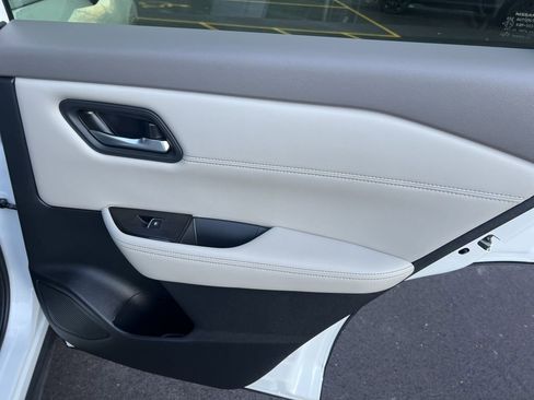 Certified 2025 Nissan Rogue SL image 15