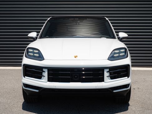 Certified 2026 Porsche Cayenne E-Hybrid Coupe AWD/4WD image 36