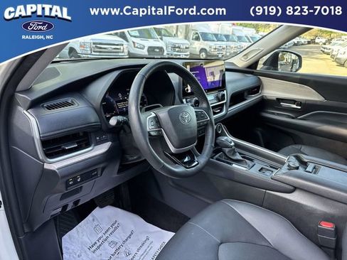 Used 2024 Toyota Grand Highlander AWD image 22