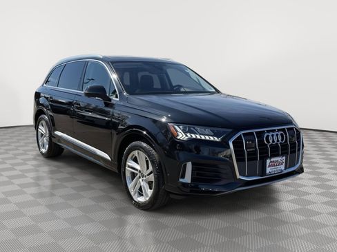 Used 2023 Audi Q7 Premium w/ Convenience Package image 3
