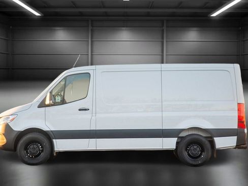 Used 2025 Mercedes-Benz Sprinter 2500 image 5
