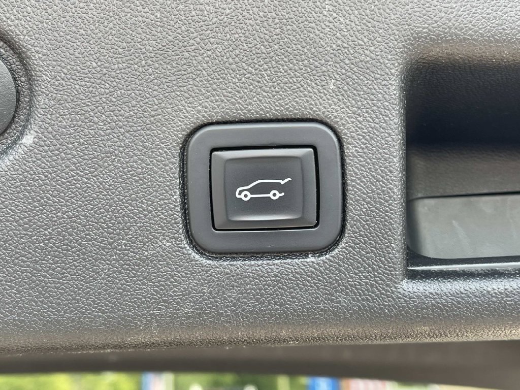 Used 2018 Chevrolet Equinox LT FWD image 13