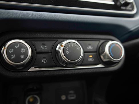 Used 2023 Nissan Versa SV image 9