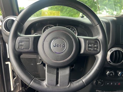 Used 2014 Jeep Wrangler Unlimited Sahara w/ Dual Top Group AWD/4WD image 15