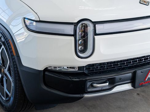Used 2023 Rivian R1S Adventure image 16