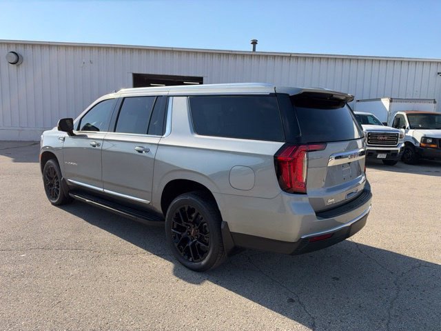 Used 2024 GMC Yukon XL SLT w/ SLT Premium Package AWD/4WD image 3
