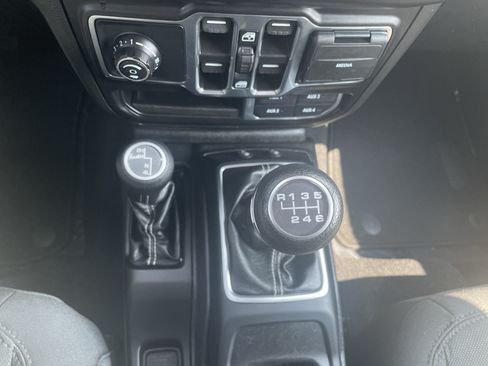 Used 2021 Jeep Wrangler Unlimited Sahara AWD/4WD image 22