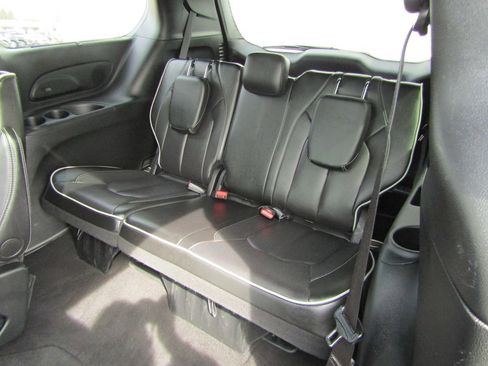 Used 2025 Chrysler Pacifica Limited FWD image 42
