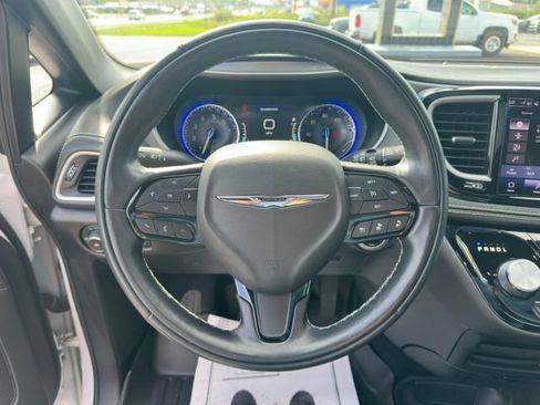 Used 2022 Chrysler Pacifica Touring-L w/ S Appearance Package AWD/4WD image 23