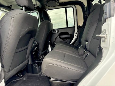 Used 2022 Jeep Gladiator Willys image 22