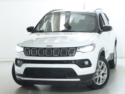 Used 2025 Jeep Compass Limited AWD/4WD image 3