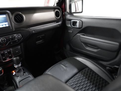 Used 2022 Jeep Gladiator Sport image 13