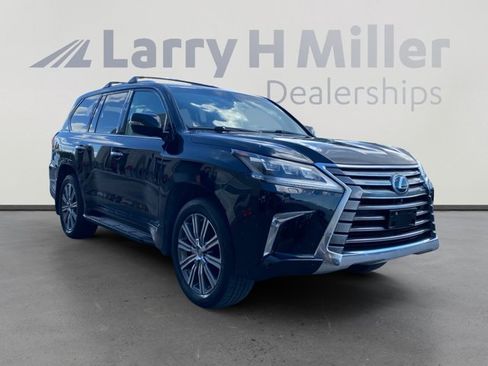 Used 2017 Lexus LX 570 4WD w/ Luxury Package image 4