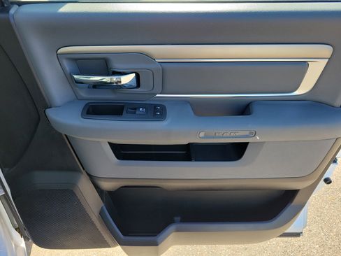 Used 2019 RAM 1500 Classic SLT image 10