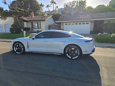 Used 2022 Porsche Taycan RWD image 8